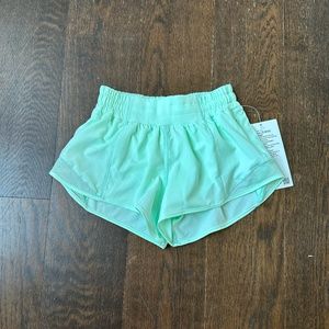 Lululemon Hotty Hot LR Short 2.5" Lined